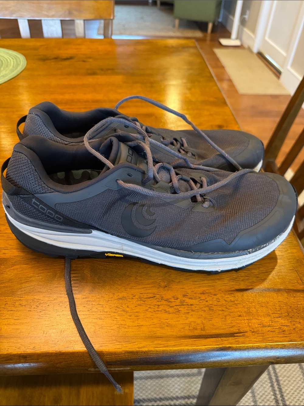 Topo Traverse  Men’s Charcoal Gray Trail Running Shoes